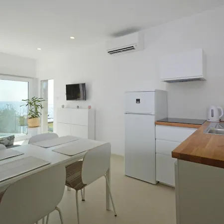 Mira-4 By Interhome 乌马格